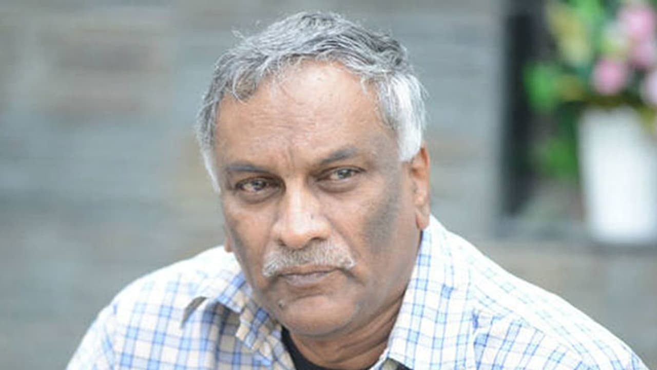 చిరంజీవి, బాలకృష్ణలతో మాట్లాడాం, దాసరి చాలా పెట్టారు: తమ్మారెడ్డి చిరంజీవి, బాలకృష్ణలతో మాట్లాడాం, దాసరి చాలా పెట్టారు: తమ్మారెడ్డి