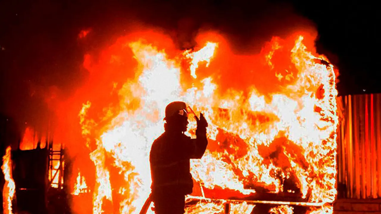 కట్నం కోసం భార్యను సజీవ దహనం చేసిన మాజీ ఫైర్ మ్యాన్ ఆఫీసర్.. కోర్టు తీర్పు ఇదే కట్నం కోసం భార్యను సజీవ దహనం చేసిన మాజీ ఫైర్ మ్యాన్ ఆఫీసర్.. కోర్టు తీర్పు ఇదే