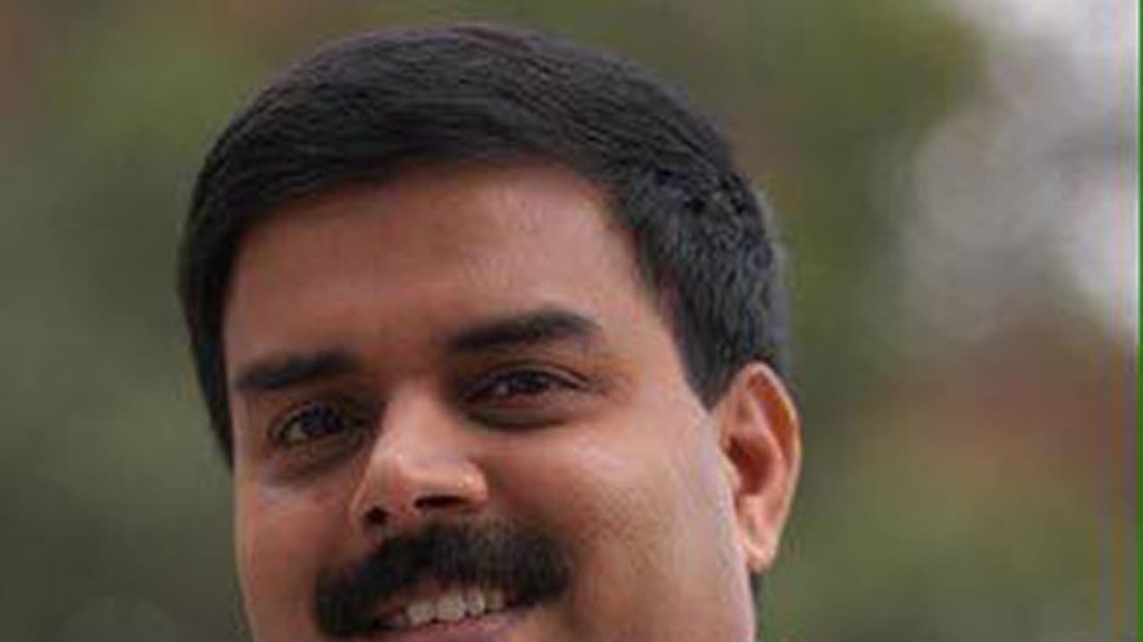 పవన్‌పై వ్యక్తిగత విమర్శలెందుకు, మూర్ఖులే అలా మాట్లాడుతున్నారు: వైసీపీపై నాదెండ్ల ఫైర్