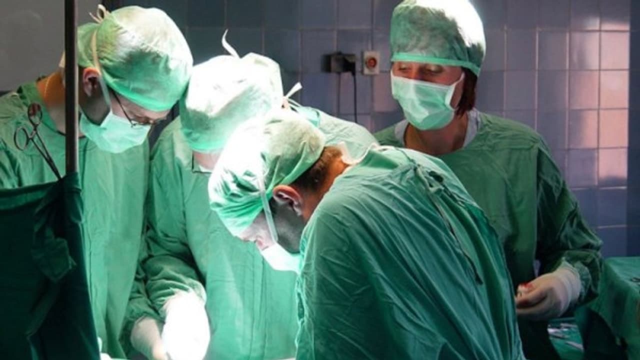 ಕ್ಯಾನ್ಸರ್ನಿಂದ ಹೊಟ್ಟೆ ಕತ್ತರಿಸುವ ಮುನ್ನ ಈತ ಇಟ್ಟ ಬೇಡಿಕೆ ಏನು? ಕ್ಯಾನ್ಸರ್ನಿಂದ ಹೊಟ್ಟೆ ಕತ್ತರಿಸುವ ಮುನ್ನ ಈತ ಇಟ್ಟ ಬೇಡಿಕೆ ಏನು?