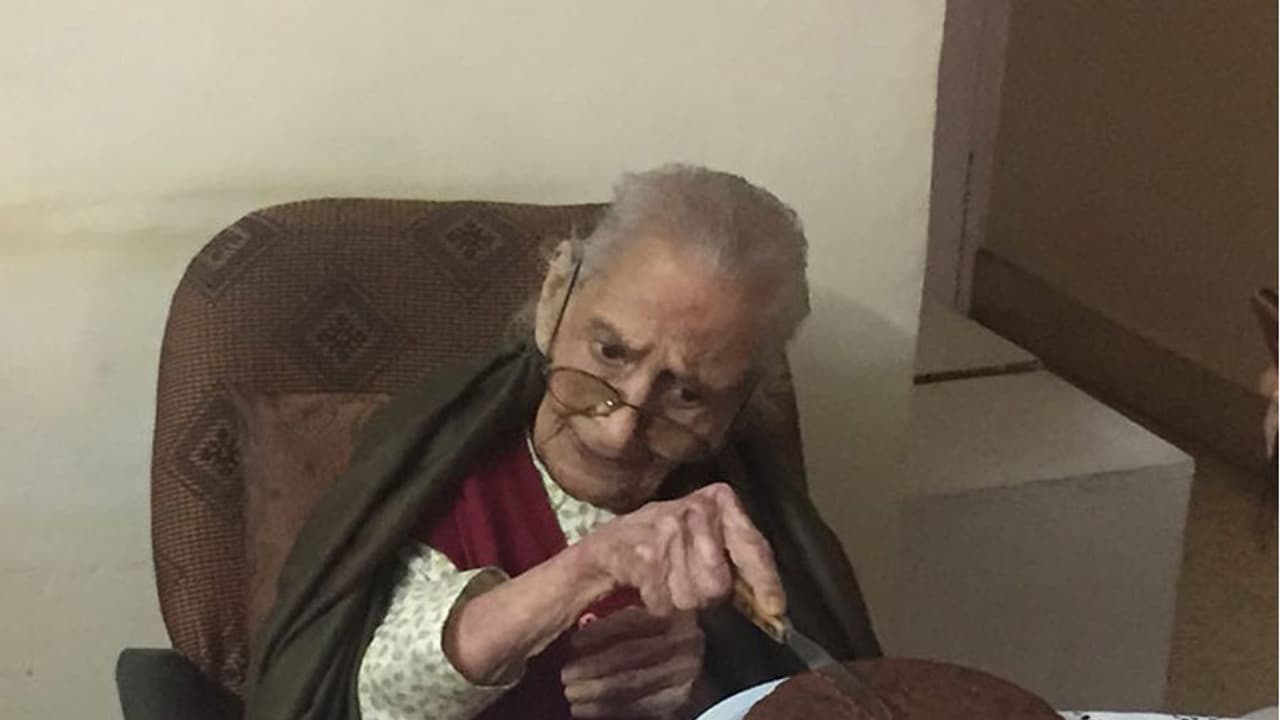 107കാരിയുടെ ആഗ്രഹം സഫലമായി ആശംസയുമായി രാഹുലെത്തി 107കാരിയുടെ ആഗ്രഹം സഫലമായി ആശംസയുമായി രാഹുലെത്തി