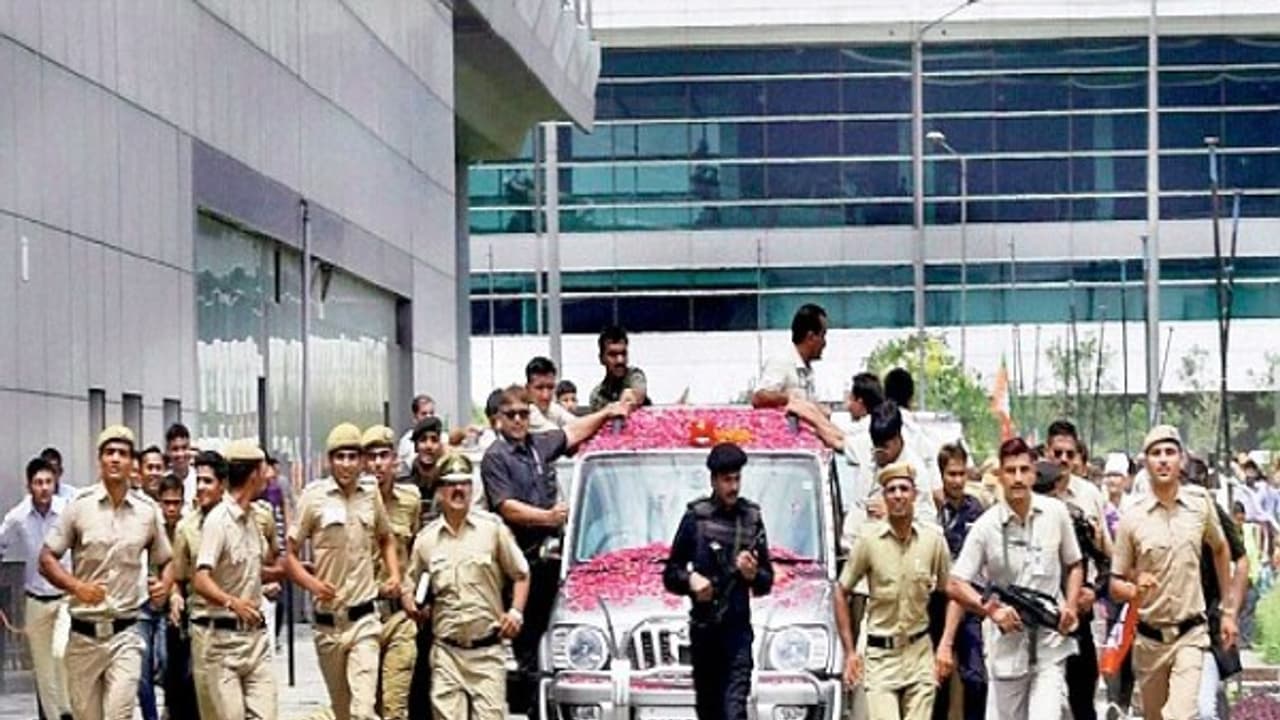 அடேங்கப்பா! ஒரு வி.ஐ.பி 3 போலீசார், 663 மக்களுக்கு ஒரு போலீஸ்காரர்தானாம்... அடேங்கப்பா! ஒரு வி.ஐ.பி 3 போலீசார், 663 மக்களுக்கு ஒரு போலீஸ்காரர்தானாம்...