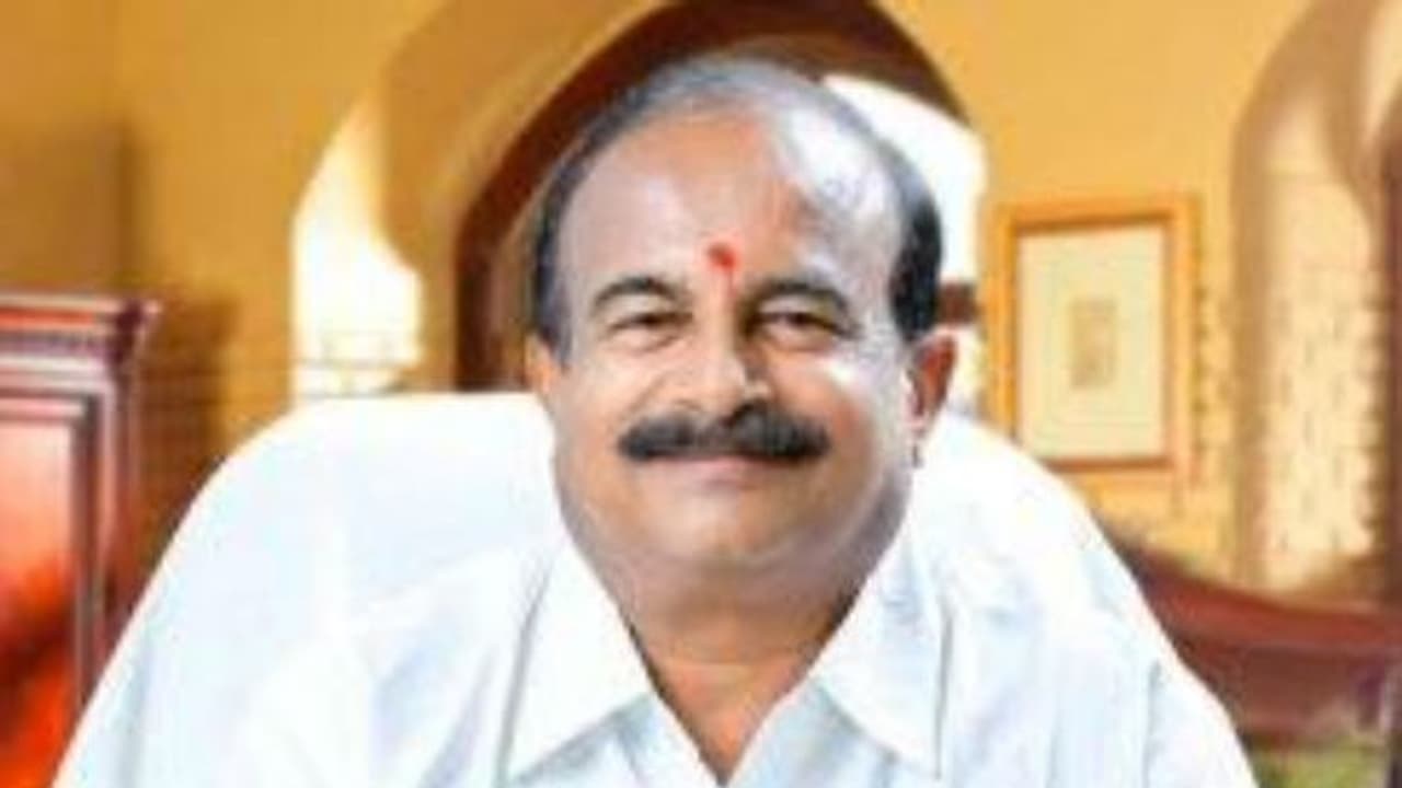 தெர்மாகோல் காமெடியைவே மிஞ்சிவிட்ட அமைச்சர் கருப்பண்ணனின் சோப்பு நுரை காமெடி..! நீங்கல்லாம் இவ்ளோ நாளா எங்கய்யா இருந்தீங்க? தெர்மாகோல் காமெடியைவே மிஞ்சிவிட்ட அமைச்சர் கருப்பண்ணனின் சோப்பு நுரை காமெடி..! நீங்கல்லாம் இவ்ளோ நாளா எங்கய்யா இருந்தீங்க?