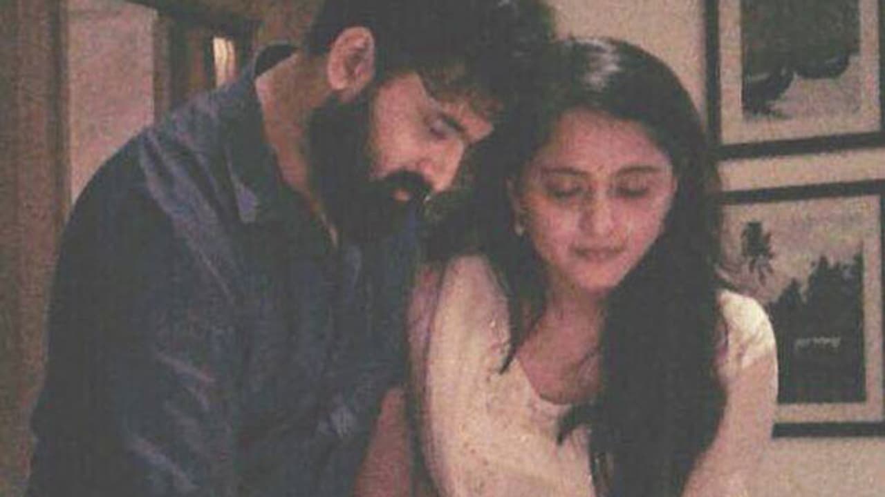 അനുഷ്ക പ്രിയങ്കരിയാവുന്നത് എളിമ കൊണ്ടു തന്നെ: പിറന്നാള് ആശംസയുമായി ഉണ്ണിമുകുന്ദന് അനുഷ്ക പ്രിയങ്കരിയാവുന്നത് എളിമ കൊണ്ടു തന്നെ: പിറന്നാള് ആശംസയുമായി ഉണ്ണിമുകുന്ദന്