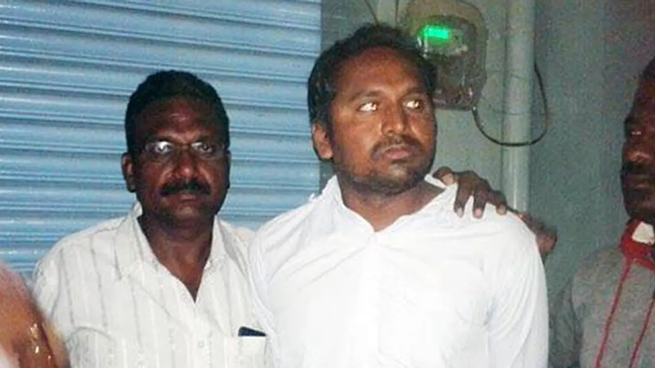 ಶೀಘ್ರದಲ್ಲೇ ಬೆಂಗಳೂರು ಪೊಲೀಸರ ವಶಕ್ಕೆ ಎಟಿಎಂ ರಕ್ಕಸ 'ರೆಡ್ಡಿ' ಶೀಘ್ರದಲ್ಲೇ ಬೆಂಗಳೂರು ಪೊಲೀಸರ ವಶಕ್ಕೆ ಎಟಿಎಂ ರಕ್ಕಸ 'ರೆಡ್ಡಿ'