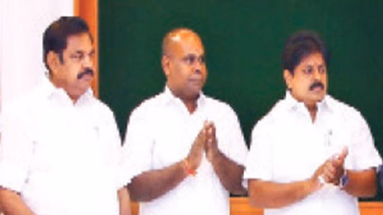 இனி 15 வகையான சான்றிதழ்கள் ஈஸியா வாங்கிக்கலாம்...! முதலமைச்சரின் அதிரடி திட்டம் அறிமுகம்...! இனி 15 வகையான சான்றிதழ்கள் ஈஸியா வாங்கிக்கலாம்...! முதலமைச்சரின் அதிரடி திட்டம் அறிமுகம்...!