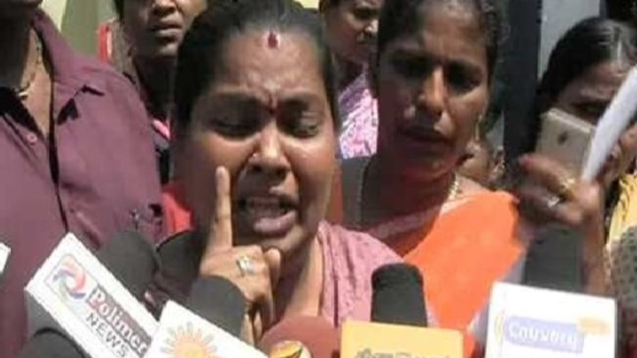 ஐந்தாம் வகுப்பு மாணவிக்கு பாலியல் தொந்தரவு! தலைமை ஆசிரியரிடம் போலீசார் விசாரணை! ஐந்தாம் வகுப்பு மாணவிக்கு பாலியல் தொந்தரவு! தலைமை ஆசிரியரிடம் போலீசார் விசாரணை!