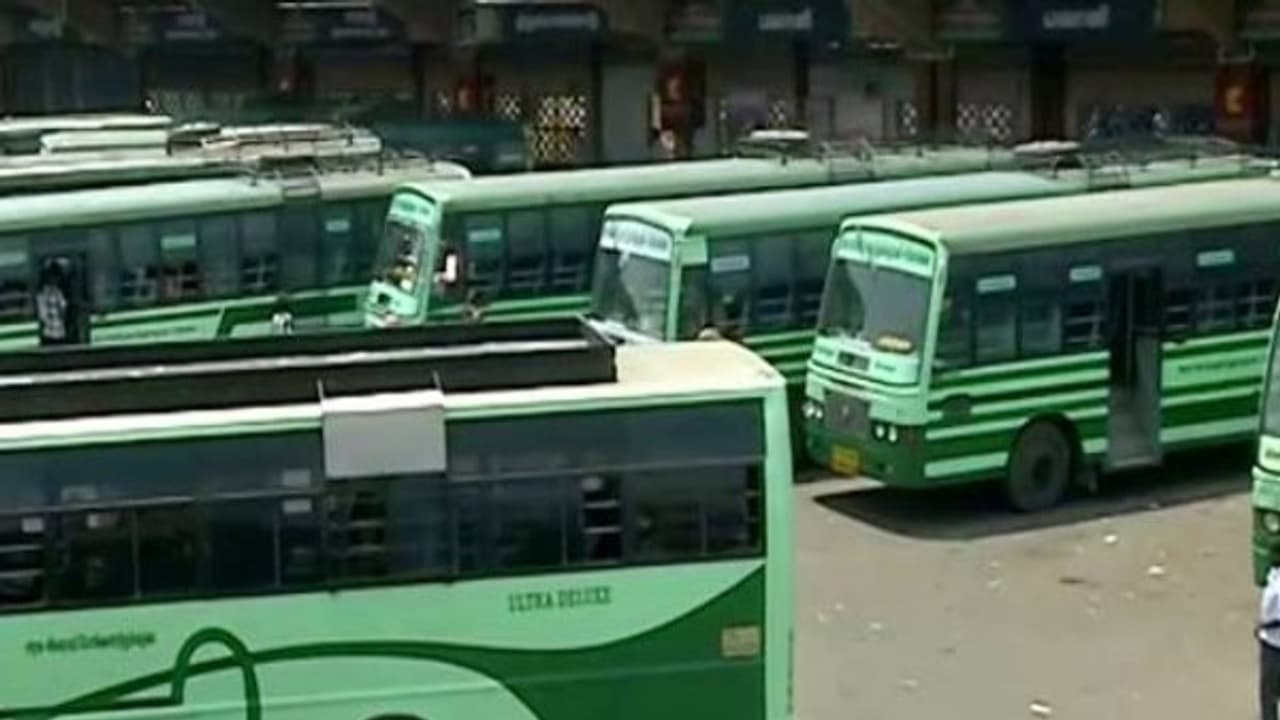 ஸ்டிரைக்கிலும் வழக்கம்போல் பேருந்துகள் இயங்கும்... அமைச்சர் ராஜகண்ணப்பன் உறுதி!! ஸ்டிரைக்கிலும் வழக்கம்போல் பேருந்துகள் இயங்கும்... அமைச்சர் ராஜகண்ணப்பன் உறுதி!!