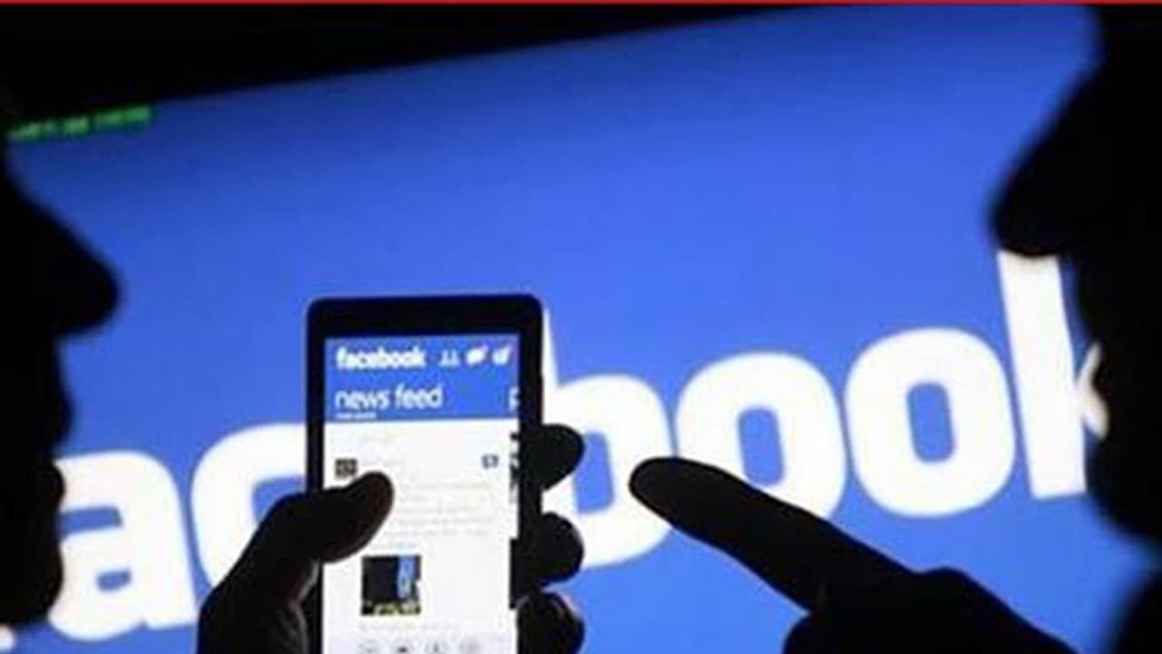 ಸ್ವಾಮೀಜಿಯ ಅಶ್ಲೀಲ ಸಂಭಾಷಣೆ ವೈರಲ್ ಸ್ವಾಮೀಜಿಯ ಅಶ್ಲೀಲ ಸಂಭಾಷಣೆ ವೈರಲ್