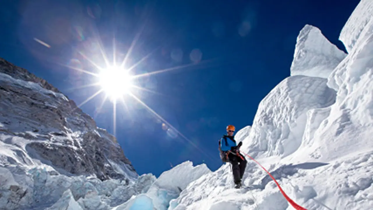 Pune police couple dismissed from service for false Everest claim Pune police couple dismissed from service for false Everest claim