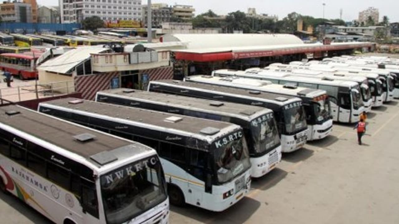 ಆಯುಧ ಪೂಜೆ: ಪ್ರತಿ ಬಸ್ಗೆ 10 ರು.! ಆಯುಧ ಪೂಜೆ: ಪ್ರತಿ ಬಸ್ಗೆ 10 ರು.!