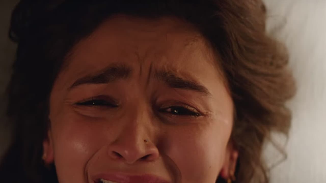 പാക്കിസ്ഥാനിലെ ഇന്ത്യന് ചാരയായി ആലിയ; 'റാസി'യുടെ ട്രയിലര് കാണാം പാക്കിസ്ഥാനിലെ ഇന്ത്യന് ചാരയായി ആലിയ; 'റാസി'യുടെ ട്രയിലര് കാണാം