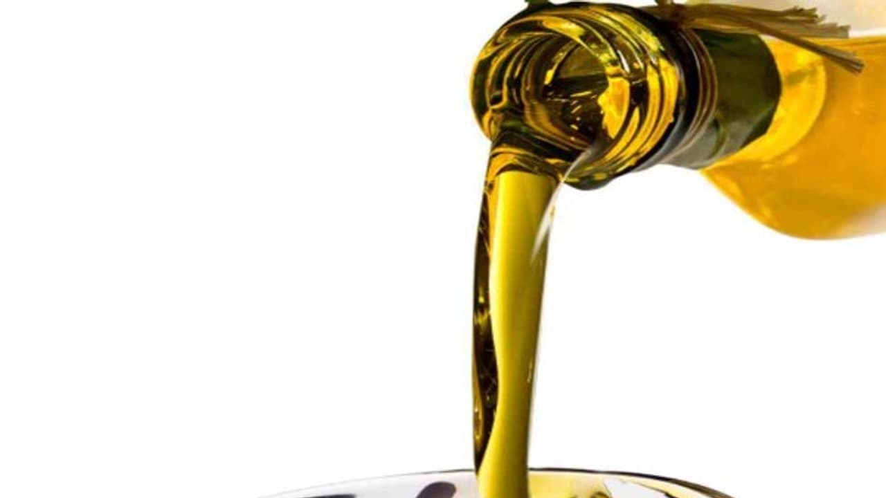 மறந்து கூட இந்த எண்ணெயில் தீபம் எற்றாதீங்க.....! விளைவுகள் மிக மோசம்...! மறந்து கூட இந்த எண்ணெயில் தீபம் எற்றாதீங்க.....! விளைவுகள் மிக மோசம்...!