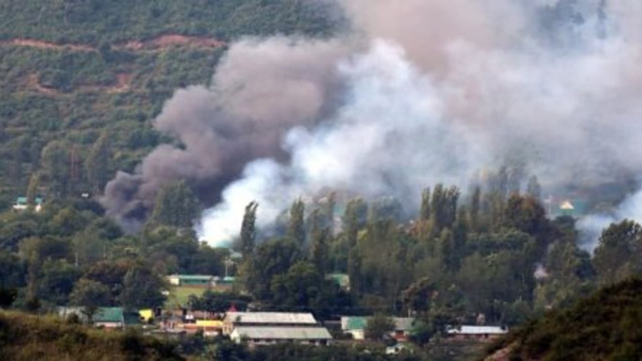 பாகிஸ்தான் மீண்டும் அத்துமீறல்…. குடியிருப்புப் பகுதியில் நடத்தப்பட்ட தாக்குதலில் 2 பேர் பலி …இந்தியா பதிலடி… பாகிஸ்தான் மீண்டும் அத்துமீறல்…. குடியிருப்புப் பகுதியில் நடத்தப்பட்ட தாக்குதலில் 2 பேர் பலி …இந்தியா பதிலடி…