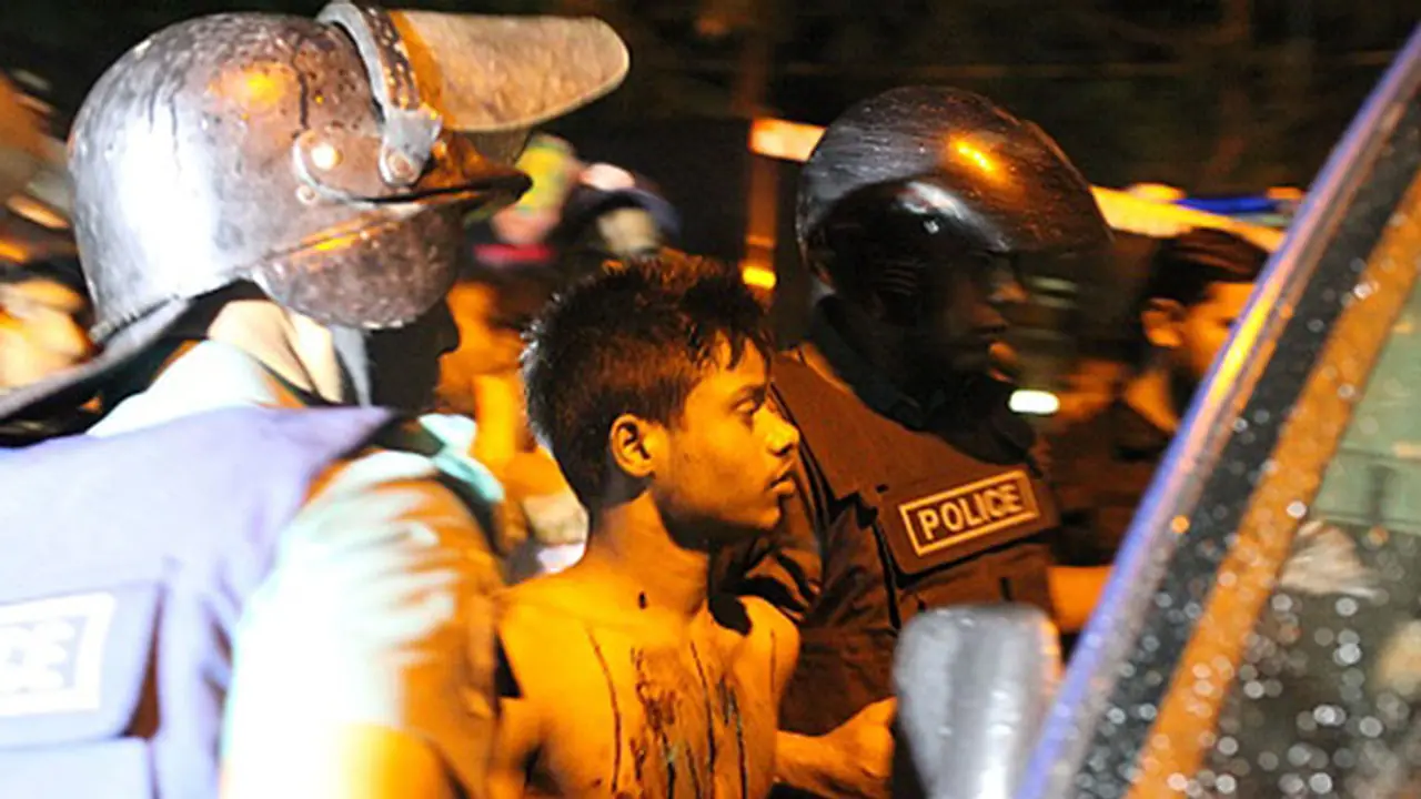 ಬೆಂಗಳೂರಿನಲ್ಲಿ ಬಾಂಗ್ಲಾ ಬಾಂಬ್! ಇನ್ನಾದರೂ ಎಚ್ಚೆತ್ತುಕೊಳ್ಳಬೇಕಿದೆ ರಾಜ್ಯ ಸರ್ಕಾರ ಬೆಂಗಳೂರಿನಲ್ಲಿ ಬಾಂಗ್ಲಾ ಬಾಂಬ್! ಇನ್ನಾದರೂ ಎಚ್ಚೆತ್ತುಕೊಳ್ಳಬೇಕಿದೆ ರಾಜ್ಯ ಸರ್ಕಾರ