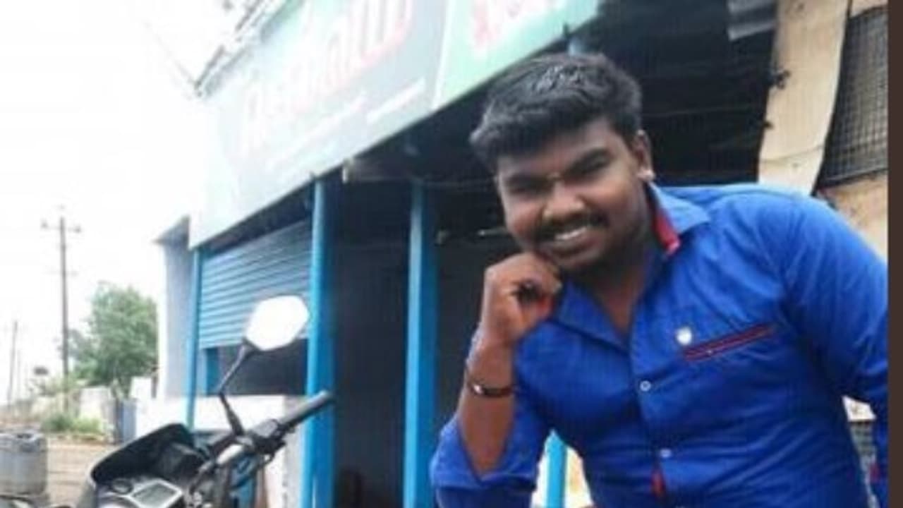 பல ஆண்டுகளாக காத்திருந்த விஜய் ரசிகருக்கு அடித்த அதிஷ்டம் பல ஆண்டுகளாக காத்திருந்த விஜய் ரசிகருக்கு அடித்த அதிஷ்டம்