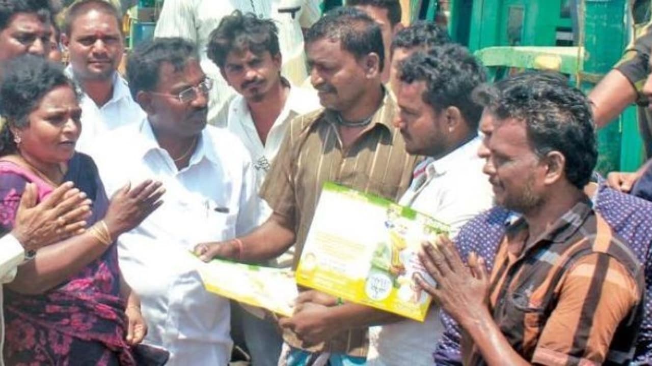 ஆர்.கே.நகர் தேர்தலை நிறுத்த பாஜக கடும் முயற்சி... பணப்பட்டுவாடா ஆதாரம் இல்லாமல் தவிப்பு! ஆர்.கே.நகர் தேர்தலை நிறுத்த பாஜக கடும் முயற்சி... பணப்பட்டுவாடா ஆதாரம் இல்லாமல் தவிப்பு!