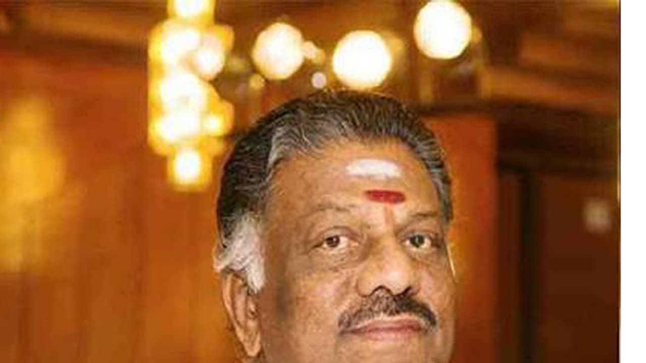 AIADMK merger takes a U-turn? Dhinakaran's trump cards come in the way