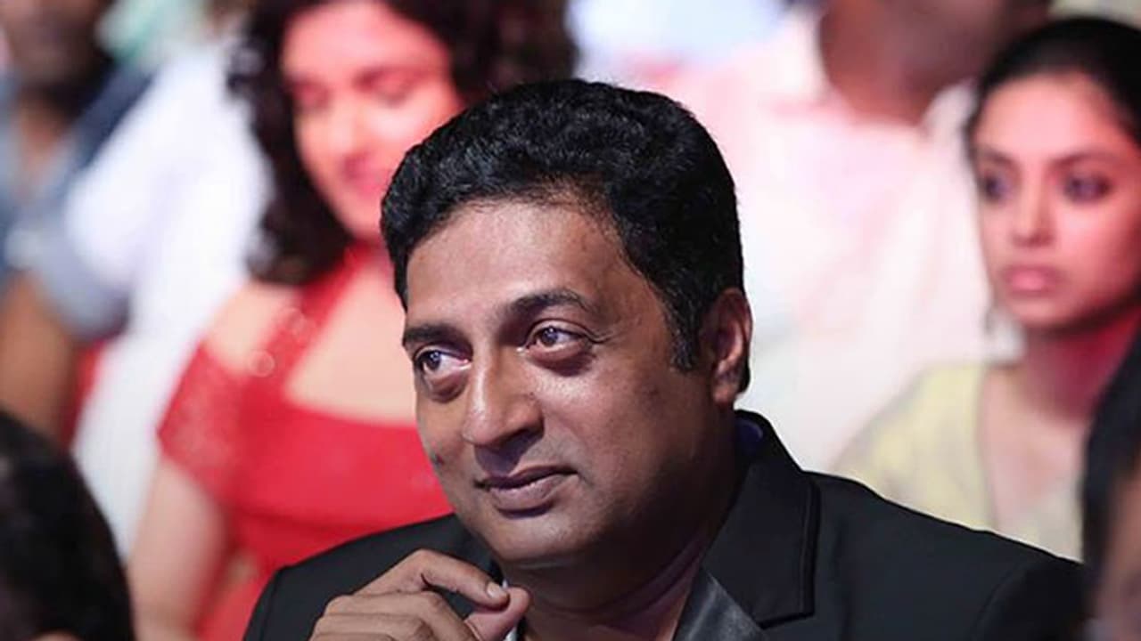 ಪ್ರಕಾಶ ರೈ ಏನು ಚಡ್ಡಿ ಹಾಕೊಳ್ಳದೇ ಓಡಾಡ್ತಾರಾ? ಬಿಜೆಪಿ ಸಂಸದ ಜಾಧವ್ ಪ್ರಶ್ನೆ ಪ್ರಕಾಶ ರೈ ಏನು ಚಡ್ಡಿ ಹಾಕೊಳ್ಳದೇ ಓಡಾಡ್ತಾರಾ? ಬಿಜೆಪಿ ಸಂಸದ ಜಾಧವ್ ಪ್ರಶ್ನೆ