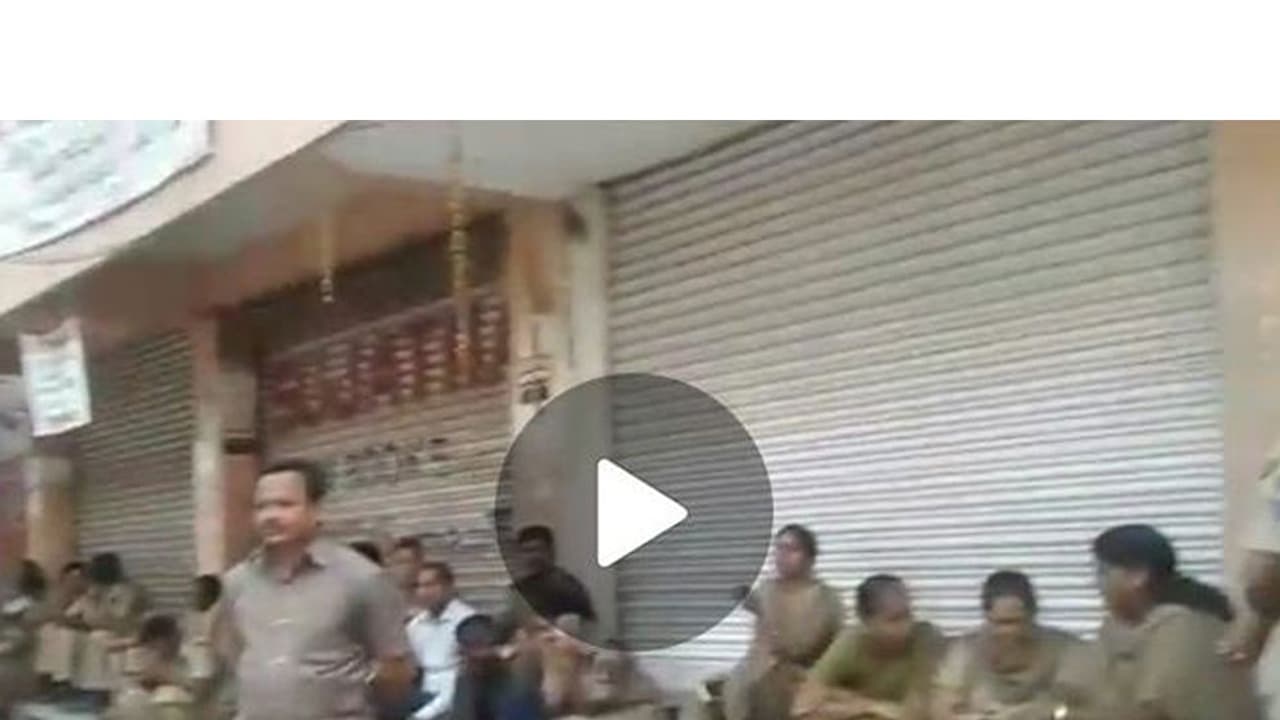 కోఠీ లొ టెన్షన్ టెన్షన్ (వీడియో) కోఠీ లొ టెన్షన్ టెన్షన్ (వీడియో)