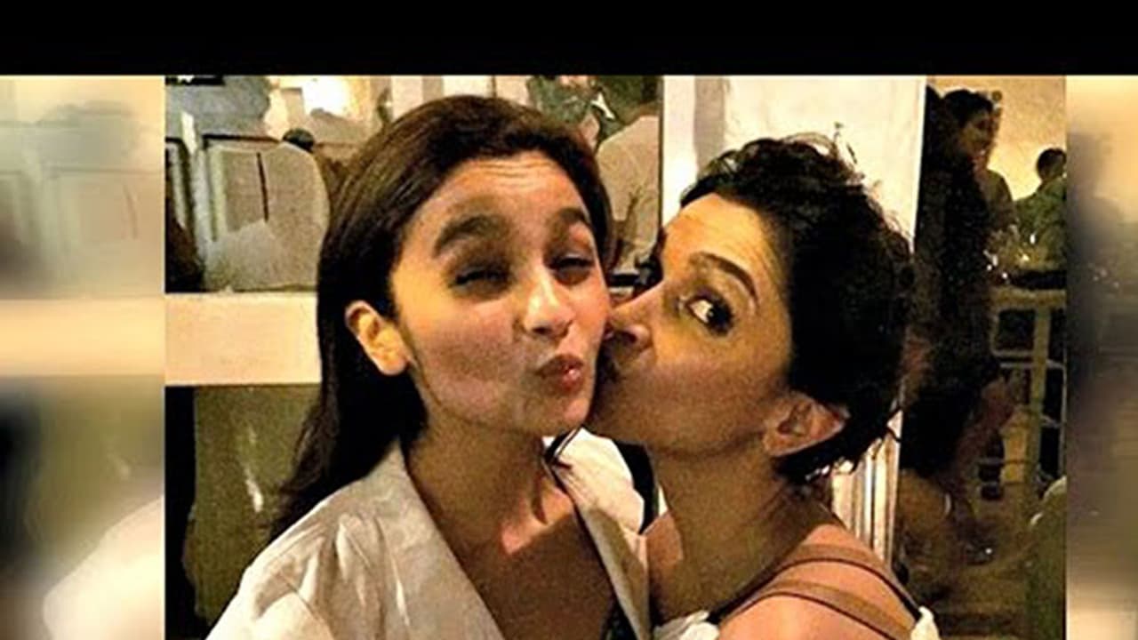 ദീപികയെ പോലെ അഭിനയിക്കാനോ, മനോഹരിയായിരിക്കാനോ കഴിയില്ല: ആലിയ ഭട്ട് ദീപികയെ പോലെ അഭിനയിക്കാനോ, മനോഹരിയായിരിക്കാനോ കഴിയില്ല: ആലിയ ഭട്ട്