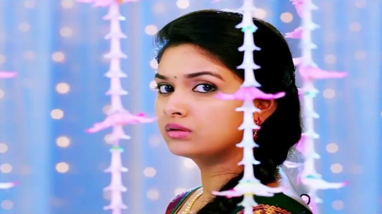 இத்தனை கோடிக்கு ஒர்த் இல்லை... கீர்த்தியை கழட்டிவிடும் இயக்குனர்கள்... இத்தனை கோடிக்கு ஒர்த் இல்லை... கீர்த்தியை கழட்டிவிடும் இயக்குனர்கள்...