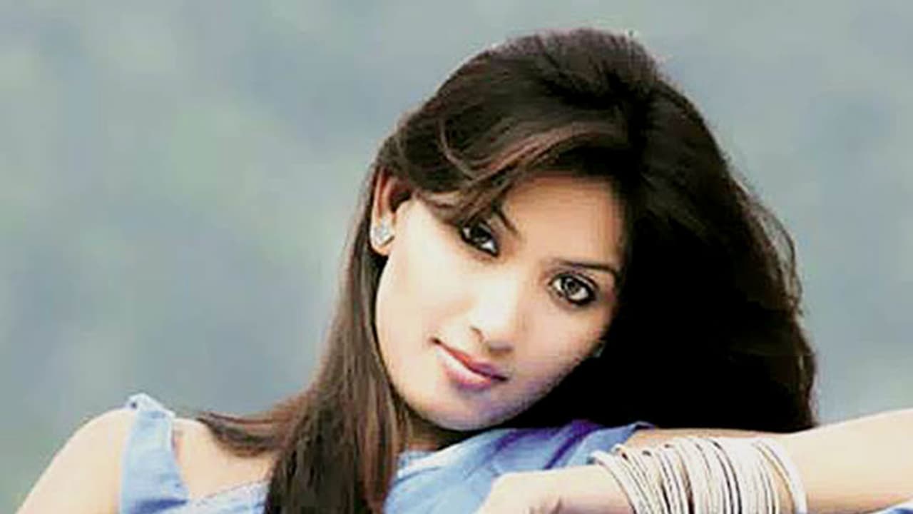 നടിയെ തലയറുത്ത് കൊന്ന് സെപ്റ്റിക് ടാങ്കിലിട്ടു; രണ്ട് ജൂനിയര് ആര്ട്ടിസ്റ്റുകള് കുറ്റക്കാരെന്ന് കോടതി നടിയെ തലയറുത്ത് കൊന്ന് സെപ്റ്റിക് ടാങ്കിലിട്ടു; രണ്ട് ജൂനിയര് ആര്ട്ടിസ്റ്റുകള് കുറ്റക്കാരെന്ന് കോടതി