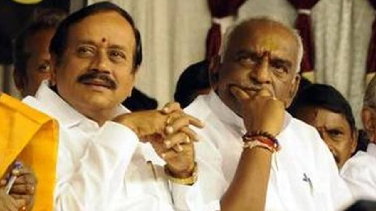 ஹெச்.ராஜா மீது கட்சி நடவடிக்கை எடுக்கும் பொன்.ராதா நறுக்...! ஹெச்.ராஜா மீது கட்சி நடவடிக்கை எடுக்கும் பொன்.ராதா நறுக்...!