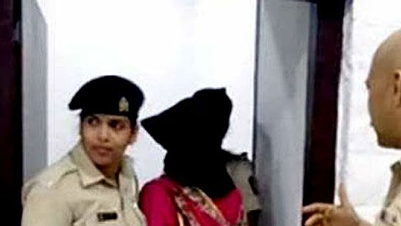 കറുത്തവളെന്ന നിരന്തര പരിഹാസം: യുവതി 5 പേരെ വിഷം കൊടുത്തുകൊന്നു