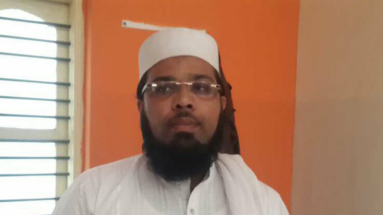 ಮದರಸಾ ವಿದ್ಯಾರ್ಥಿ ಮೇಲೆ ಲೈಂಗಿಕ ದೌರ್ಜನ್ಯ ಎಸಗಿದ ಸಲಿಂಗ ಕಾಮಿ ಶಿಕ್ಷಕ ಮದರಸಾ ವಿದ್ಯಾರ್ಥಿ ಮೇಲೆ ಲೈಂಗಿಕ ದೌರ್ಜನ್ಯ ಎಸಗಿದ ಸಲಿಂಗ ಕಾಮಿ ಶಿಕ್ಷಕ