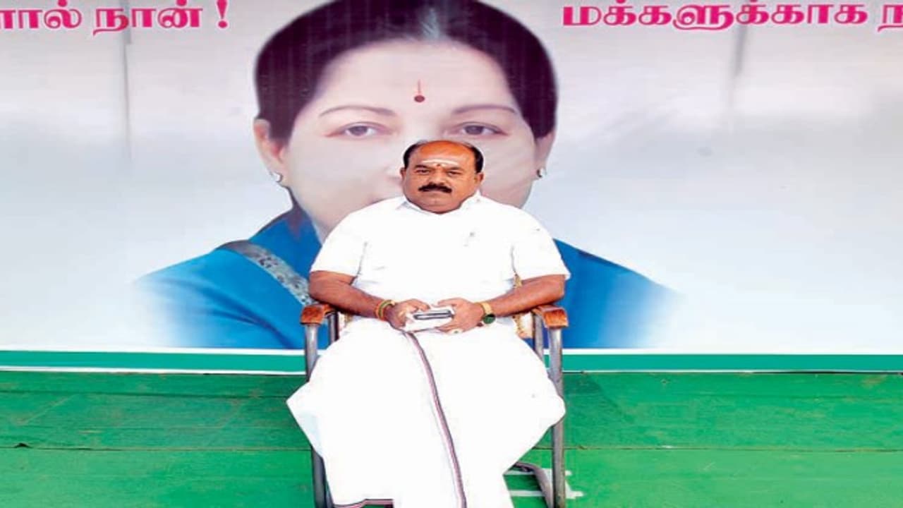 எம்.எல்.ஏவின் உண்ணாவிரதம் மூன்று மணிநேரத்தில் முடிவுக்கு வந்தது; இப்பவும் மக்கள்தான் அவுட்டா? எம்.எல்.ஏவின் உண்ணாவிரதம் மூன்று மணிநேரத்தில் முடிவுக்கு வந்தது; இப்பவும் மக்கள்தான் அவுட்டா?