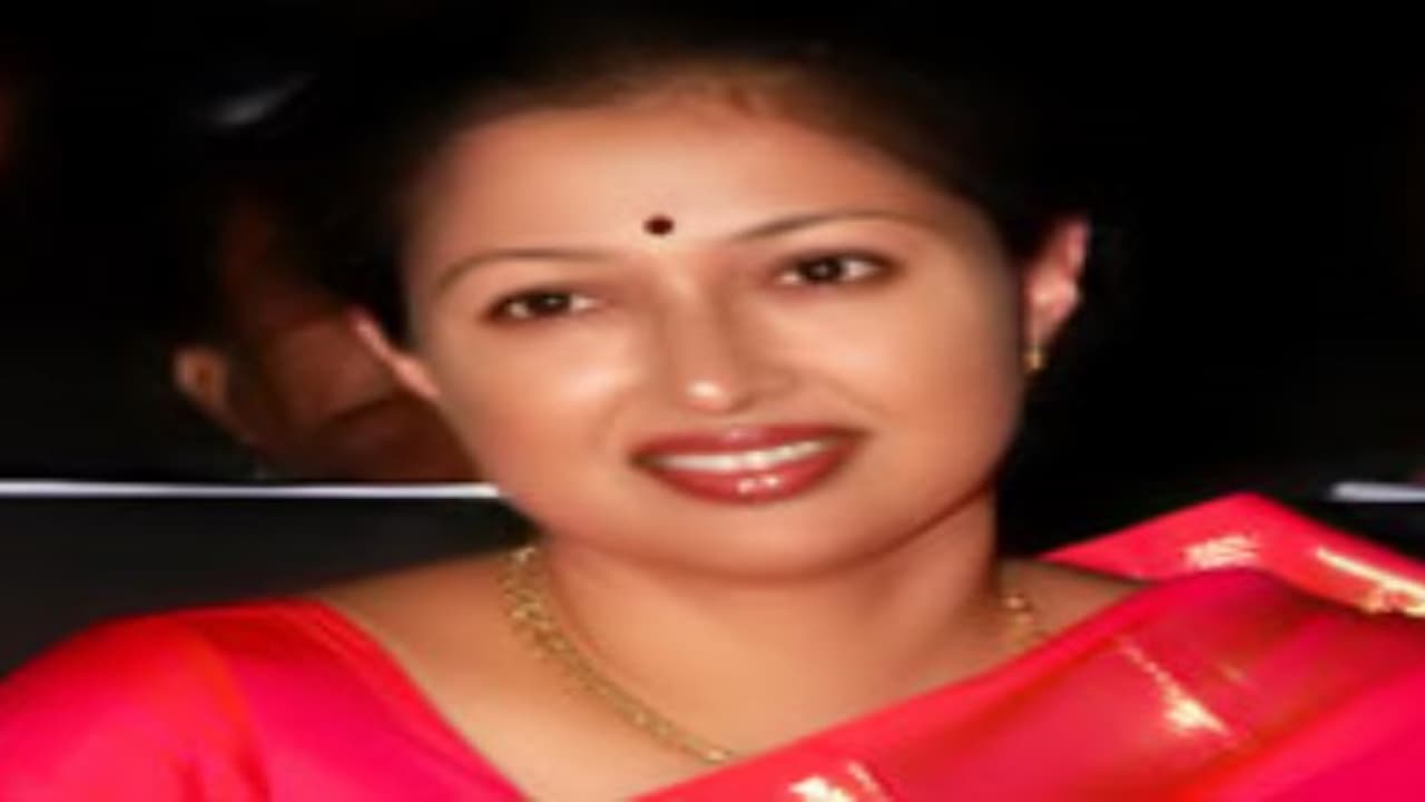 சிக்கி தவிக்கும் சசிகலாவை...!!!மேலும் சிக்கலில் மாட்டிவிட்ட கௌதமி....!!! சிக்கி தவிக்கும் சசிகலாவை...!!!மேலும் சிக்கலில் மாட்டிவிட்ட கௌதமி....!!!