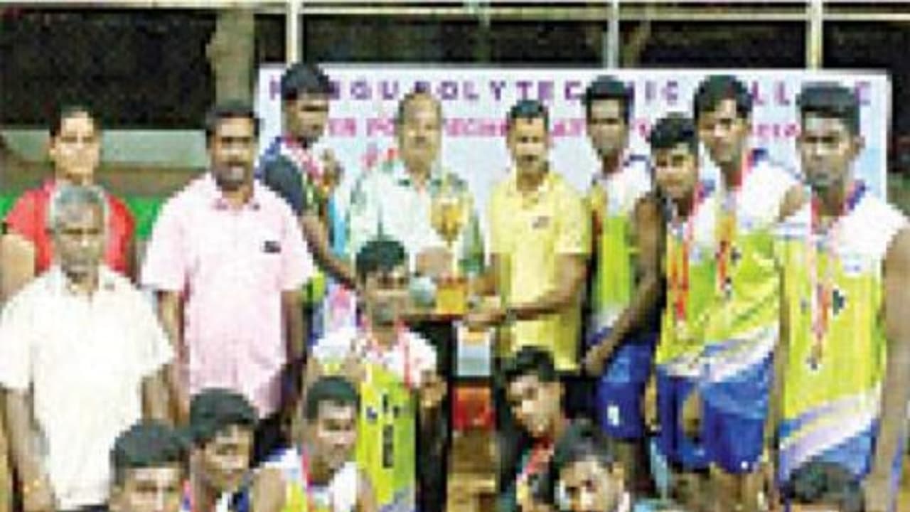 மாநில அளவிலான வாலிபால் போட்டி: காஞ்சிபுரம் வள்ளியம்மை பாலிடெக்னிக் கல்லூரிக்கு முதலிடம்... மாநில அளவிலான வாலிபால் போட்டி: காஞ்சிபுரம் வள்ளியம்மை பாலிடெக்னிக் கல்லூரிக்கு முதலிடம்...