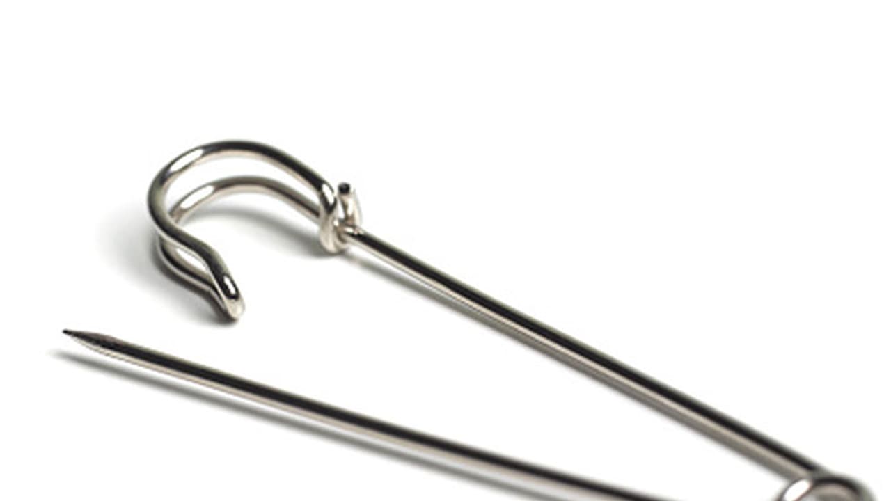 പിഞ്ചുകുഞ്ഞിന്റെ തൊണ്ടയില് സേഫ്റ്റി പിന് കുടുങ്ങി; ശസ്ത്രക്രിയയിലൂടെ പുറത്തെടുത്തു പിഞ്ചുകുഞ്ഞിന്റെ തൊണ്ടയില് സേഫ്റ്റി പിന് കുടുങ്ങി; ശസ്ത്രക്രിയയിലൂടെ പുറത്തെടുത്തു