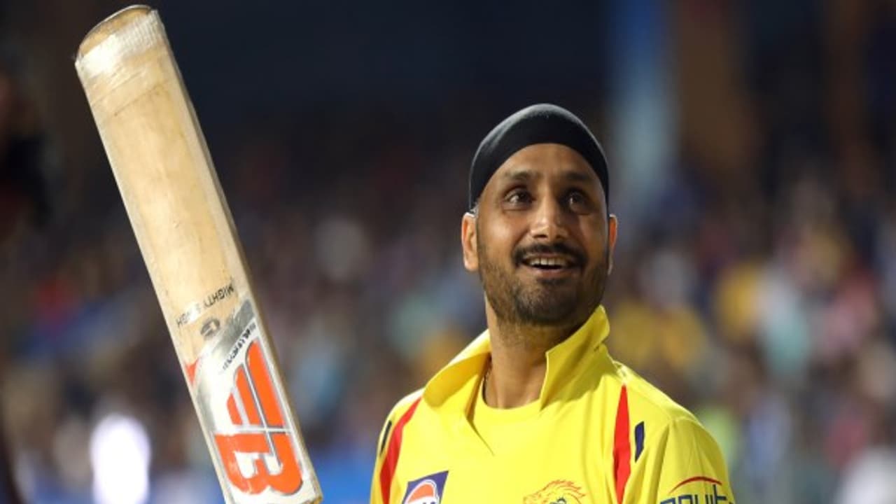 வர்தா புயலாலே சென்னைய ஒன்னும் பண்ண முடியல ? நீங்ககெல்லாம் சும்மா ? டுவிட்டரில் பொளந்து கட்டிய பஞ்சாப் சிங்கம் !! வர்தா புயலாலே சென்னைய ஒன்னும் பண்ண முடியல ? நீங்ககெல்லாம் சும்மா ? டுவிட்டரில் பொளந்து கட்டிய பஞ்சாப் சிங்கம் !!