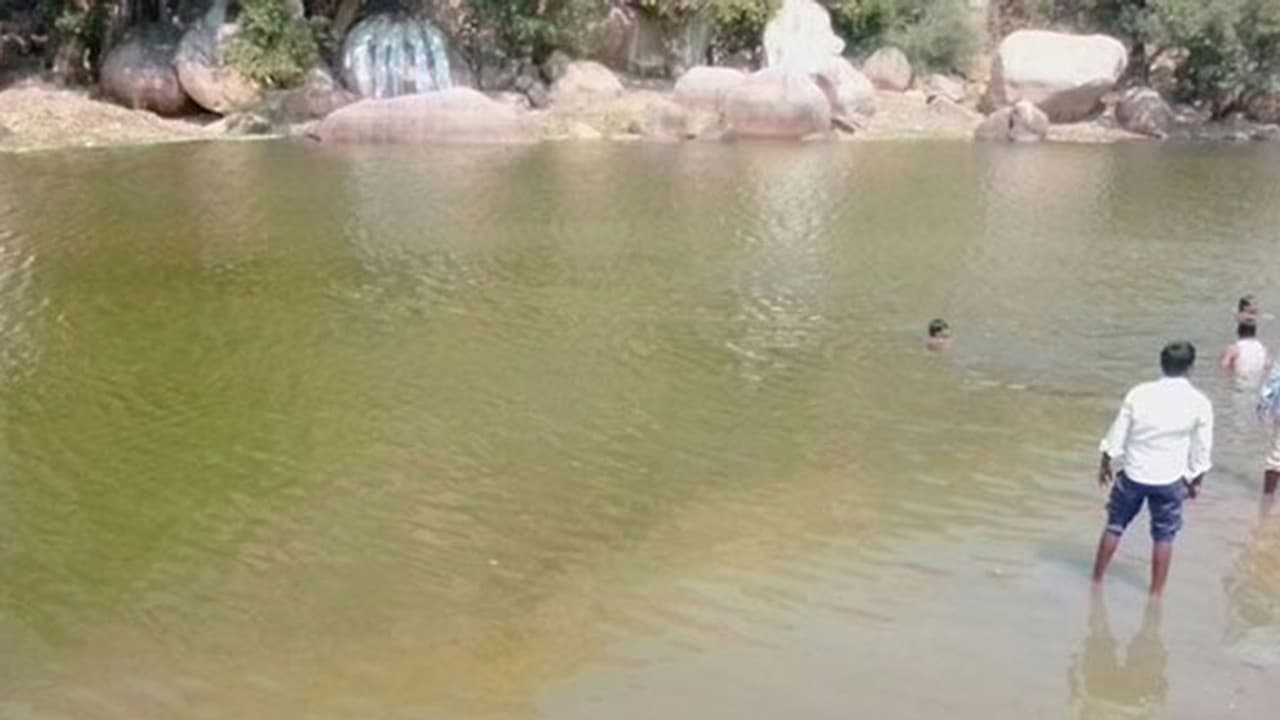 చిరుతిళ్లు కొనిపెట్టమన్నందుకు కొడుకును చంపిన తండ్రి చిరుతిళ్లు కొనిపెట్టమన్నందుకు కొడుకును చంపిన తండ్రి