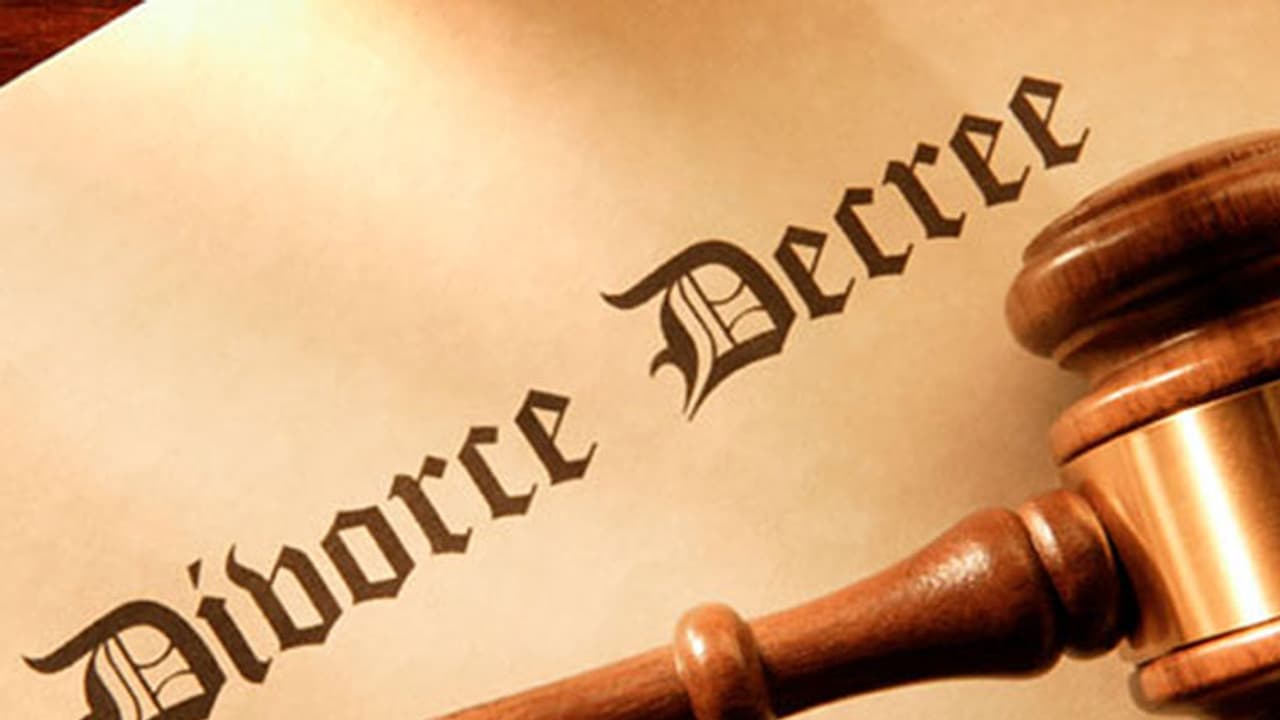 భార్యకు వంటచేయడం రాదని విడాకులు.. కోర్టు అక్షింతలు భార్యకు వంటచేయడం రాదని విడాకులు.. కోర్టు అక్షింతలు