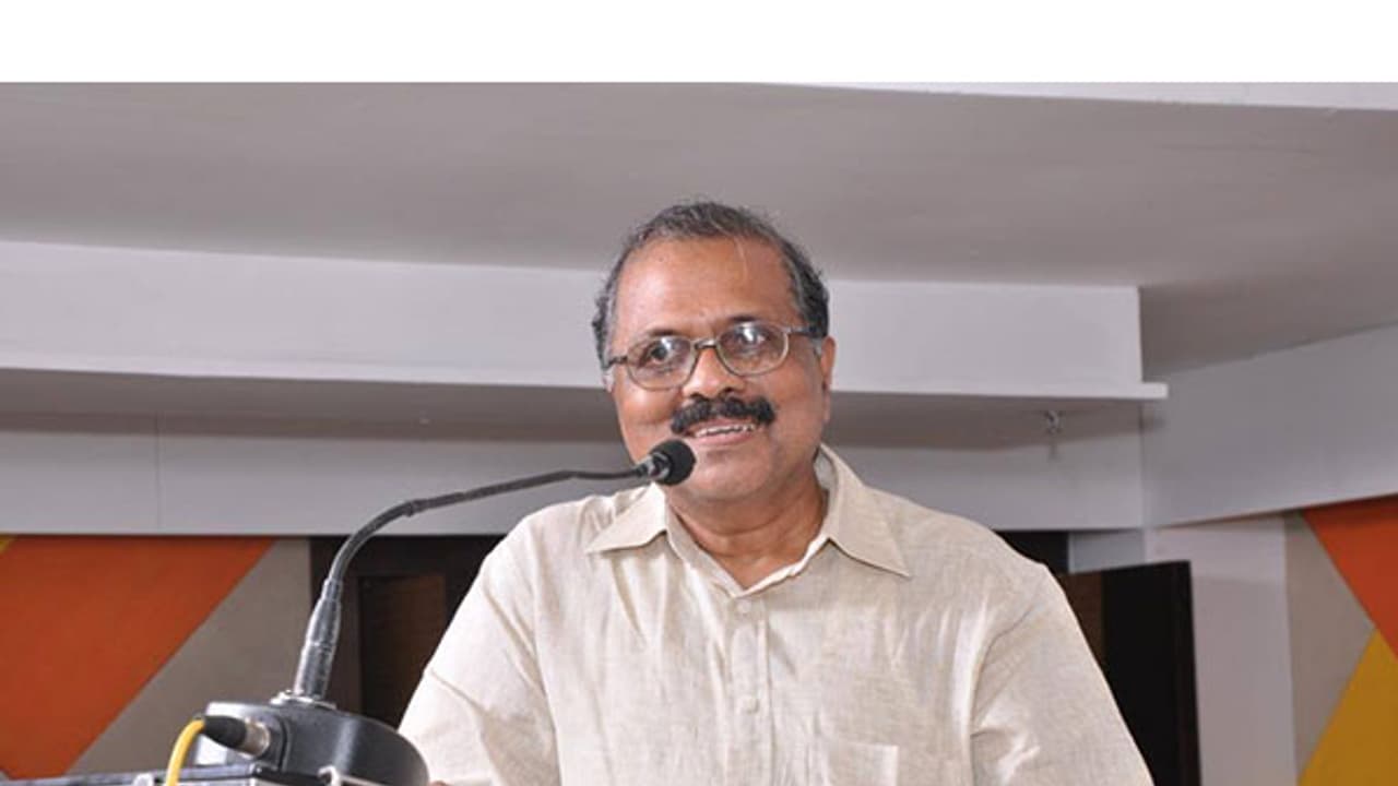 ആ 'മഹാനടന്' വാക്സ് മ്യൂസിയത്തിലെ മെഴുക് പ്രതിമ പോലെയായി; വിമര്ശനവുമായി മനശാസ്ത്രഞ്ജന് ആ 'മഹാനടന്' വാക്സ് മ്യൂസിയത്തിലെ മെഴുക് പ്രതിമ പോലെയായി; വിമര്ശനവുമായി മനശാസ്ത്രഞ്ജന്