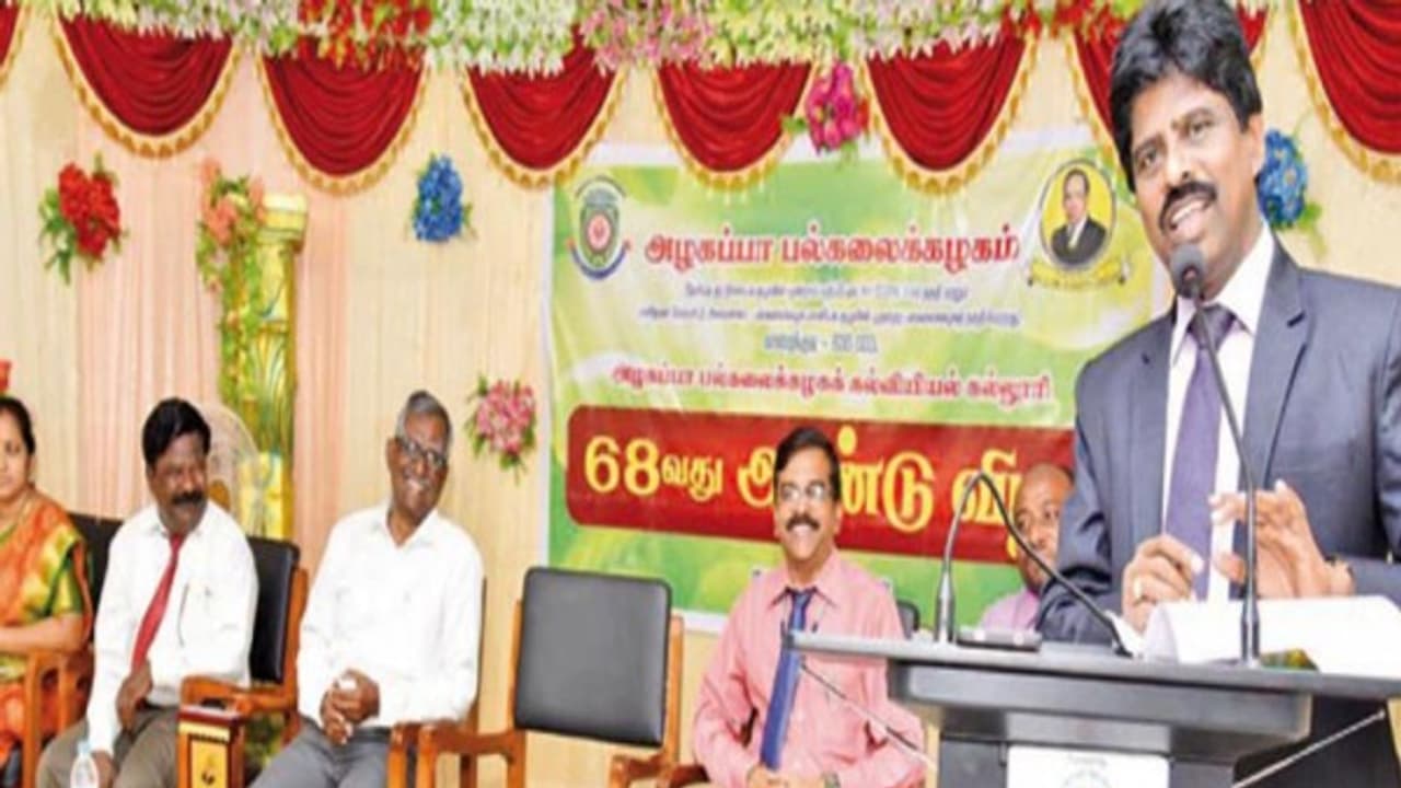 கடமை மற்றும் பொறுப்புகளை உணர்ந்து பணியாற்றுங்கள் ஆசிரியர்களுக்கு துணைவேந்தர் வேண்டுகோள்... கடமை மற்றும் பொறுப்புகளை உணர்ந்து பணியாற்றுங்கள் ஆசிரியர்களுக்கு துணைவேந்தர் வேண்டுகோள்...