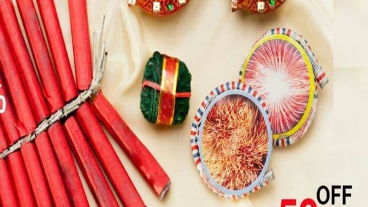 ஆன்லைன் இல் தீவிரமாகிறது பட்டாசு விற்பனை!!! ஆன்லைன் இல் தீவிரமாகிறது பட்டாசு விற்பனை!!!