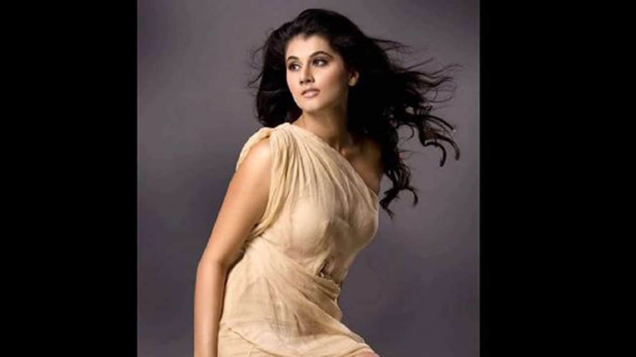 Tapsee Pannu to share stage with Amitabh Bachchan on KBC 9 Tapsee Pannu to share stage with Amitabh Bachchan on KBC 9