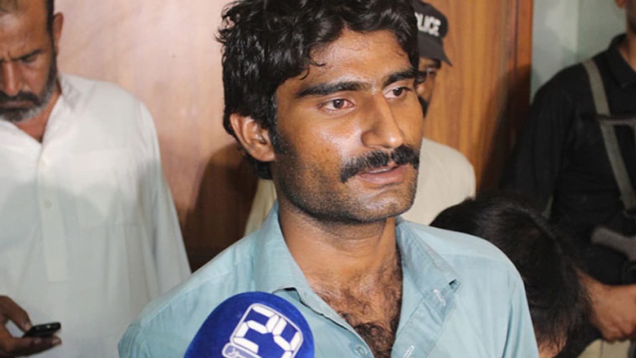 സഹികെട്ടാണ് അവളെ കൊന്നത്; പാക് മോഡലിനെ കൊല ചെയ്ത സഹോദരന് പൊലീസിന് നല്കിയ മൊഴി സഹികെട്ടാണ് അവളെ കൊന്നത്; പാക് മോഡലിനെ കൊല ചെയ്ത സഹോദരന് പൊലീസിന് നല്കിയ മൊഴി