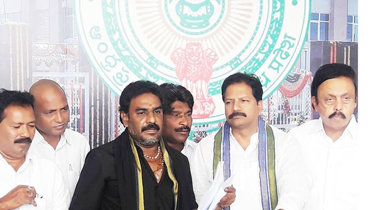 చంద్రబాబుకు వైసీపీ ఎమ్మెల్యేల లేఖ చంద్రబాబుకు వైసీపీ ఎమ్మెల్యేల లేఖ