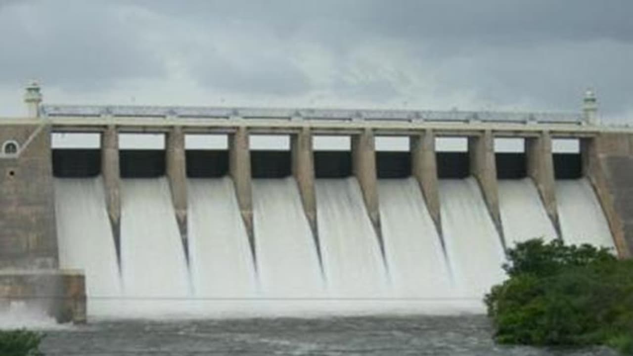 தொடர் மழையால் வேகமாக நிரம்பிய அணைகள்.. ஆறுகளில் வெள்ளப்பெருக்கு… 10 கிராம மக்களுக்கு எச்சரிக்கை.!