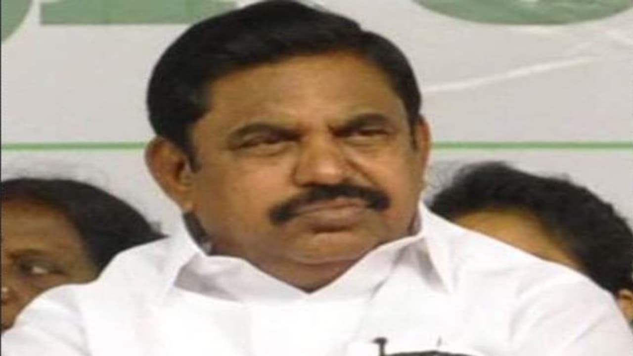 ஆளுநர் அழைப்பு கூவத்தூரிலிருந்து புறப்பட்டார் எடப்பாடி ஆளுநர் அழைப்பு கூவத்தூரிலிருந்து புறப்பட்டார் எடப்பாடி