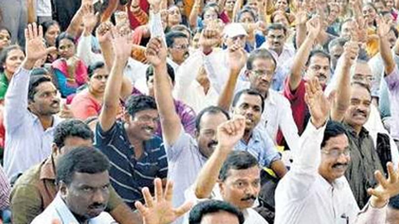 ಅತಿಥಿ ಉಪನ್ಯಾಸಕರಿಗೆ ಸೇವಾ ಭದ್ರತೆ ನೀಡಿ; ಸರ್ಕಾರಕ್ಕೆ ಒತ್ತಾಯ