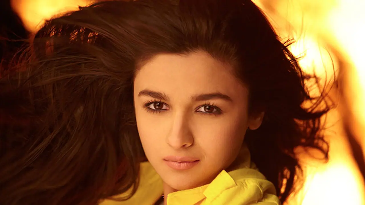 কলেজের প্রথম দিনেই নজর কাড়তে চান! ব্যাগে রাখুন এই কয়েকটি জিনিস কলেজের প্রথম দিনেই নজর কাড়তে চান! ব্যাগে রাখুন এই কয়েকটি জিনিস