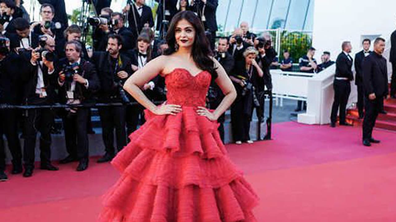 റെഡ് കാര്പ്പറ്റില് താരമായി ഐശ്വര്യാ റായ്! റെഡ് കാര്പ്പറ്റില് താരമായി ഐശ്വര്യാ റായ്!