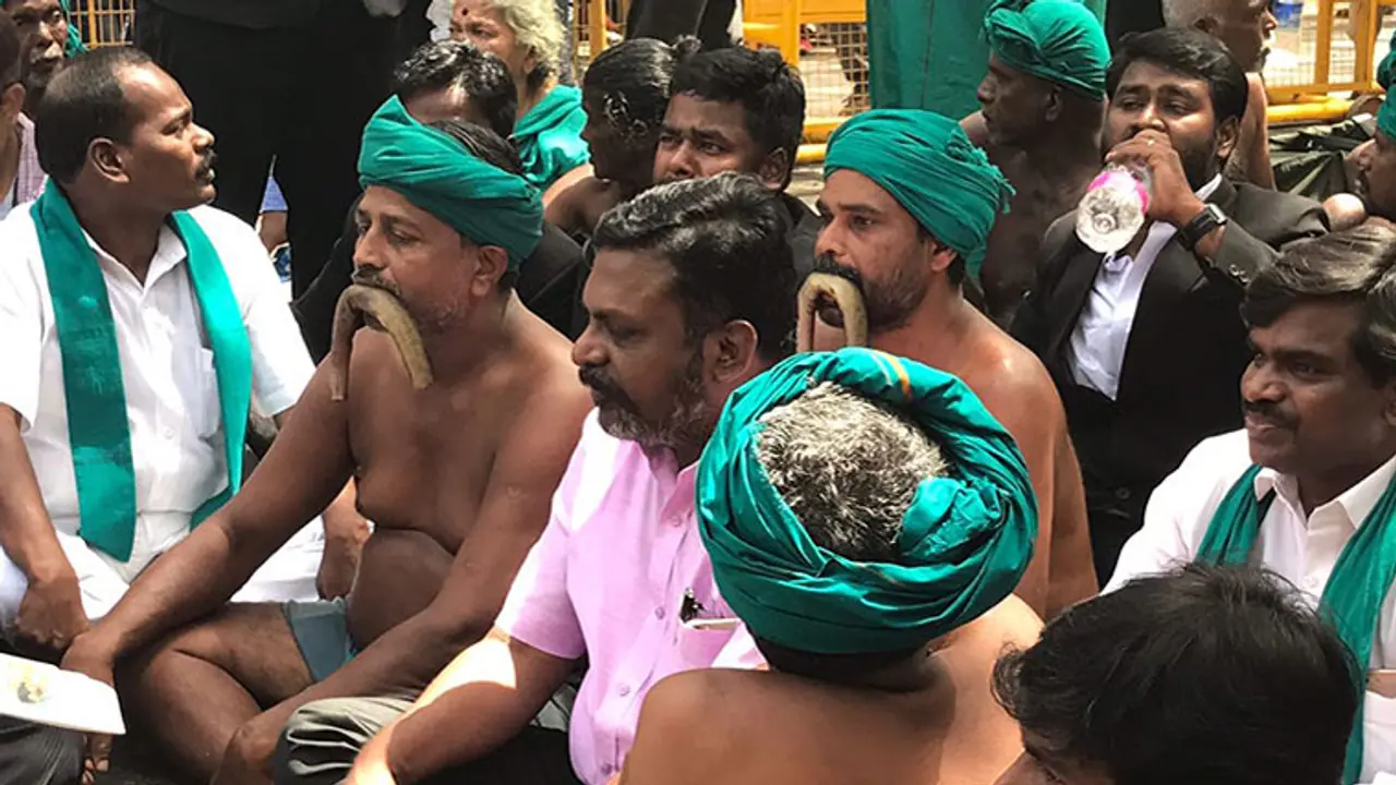 ತಮಿಳುನಾಡು ರೈತರ ಸಾಲ ಮನ್ನಾ ಆದೇಶಕ್ಕೆ ಸುಪ್ರೀಂ ತಡೆ ತಮಿಳುನಾಡು ರೈತರ ಸಾಲ ಮನ್ನಾ ಆದೇಶಕ್ಕೆ ಸುಪ್ರೀಂ ತಡೆ