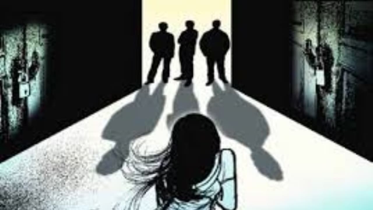 விவாகரத்துக்கு சம்மதிக்காத மனைவி நண்பர்களை விட்டு பலாத்காரம் செய்ய வைத்த கொடூர கணவன்!! விவாகரத்துக்கு சம்மதிக்காத மனைவி நண்பர்களை விட்டு பலாத்காரம் செய்ய வைத்த கொடூர கணவன்!!